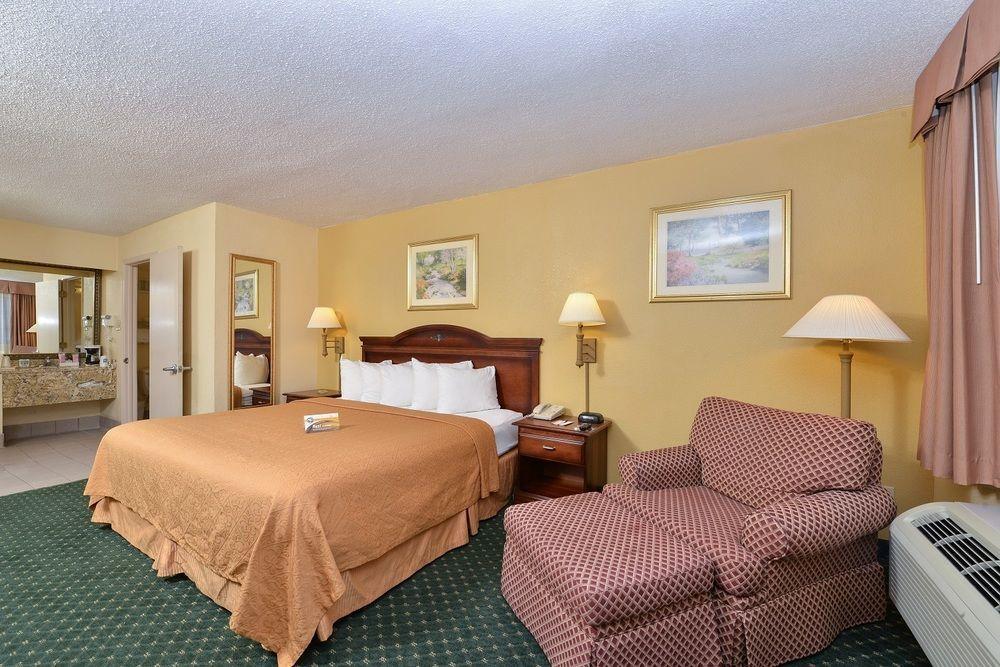 Hotel 6 Ms Southwest 3*