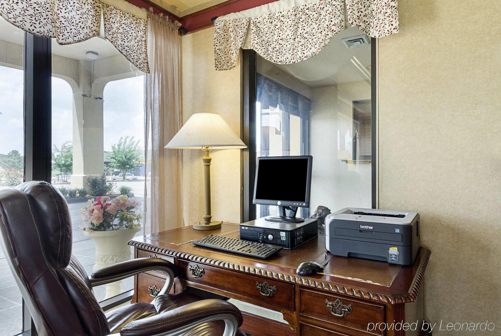 Hotel 6 Ms Southwest 3*